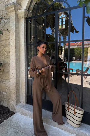Ensemble pantalon fluide & chemise nouée – Chic décontracté